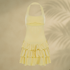 Gelbes Mini-Sommerkleid für Damen – figurbetontes Halterneck-Kleid mit Korsagenoberteil und verspieltem Rüschenrock, ideal für Strand, Urlaub oder Party-Outfits.