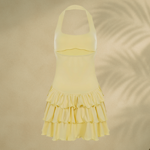 Gelbes Mini-Sommerkleid für Damen – figurbetontes Halterneck-Kleid mit Korsagenoberteil und verspieltem Rüschenrock, ideal für Strand, Urlaub oder Party-Outfits.