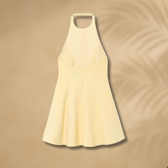 Gelbes A-Linien Minikleid für Damen – ärmelloses Sommerkleid mit hoher Halslinie, figurbetontem Oberteil und schwingendem Rock, ideal für sonnige Tage und besondere Anlässe.