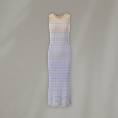 Ärmelloses Häkelkleid in Beige-Blau mit welligem Design – figurbetontes Midikleid für Damen, perfektes Outfit für Sommer, Urlaub oder Gartenparty.