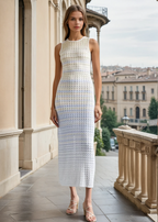 Ärmelloses Häkelkleid in Beige-Blau mit welligem Design – figurbetontes Midikleid für Damen, perfektes Outfit für Sommer, Urlaub oder Gartenparty.