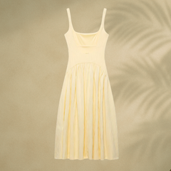 Leichtes gelbes Sommerkleid für Damen – ärmelloses Midikleid mit Plisseefalten, ideal für Alltag, Urlaub oder besondere Anlässe.